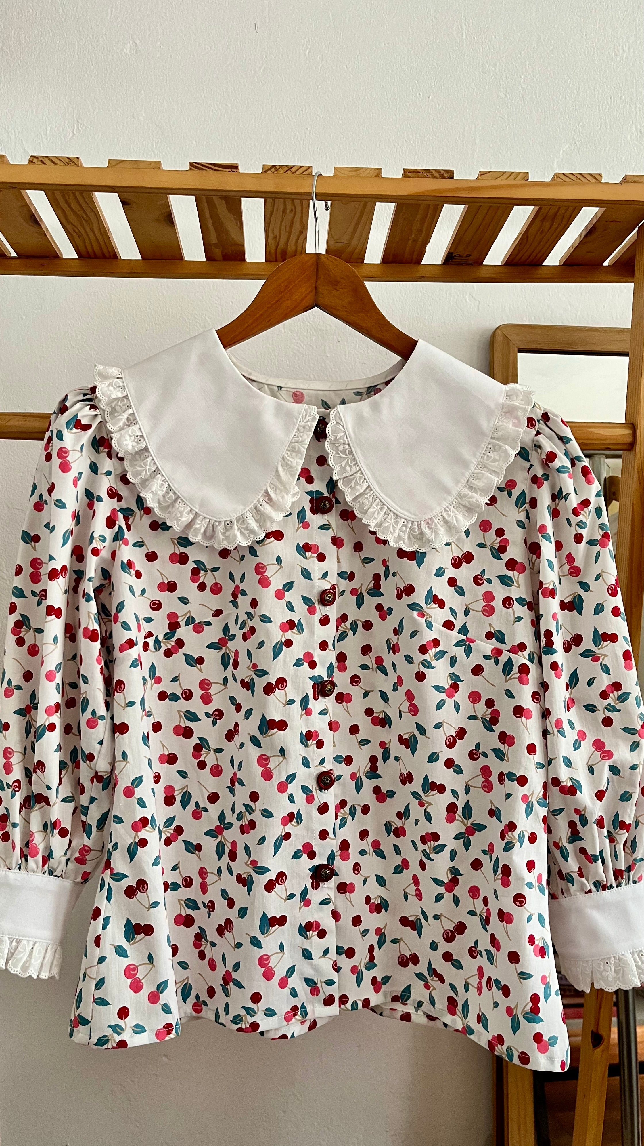 Blusa Anastasia estampado Cerezas