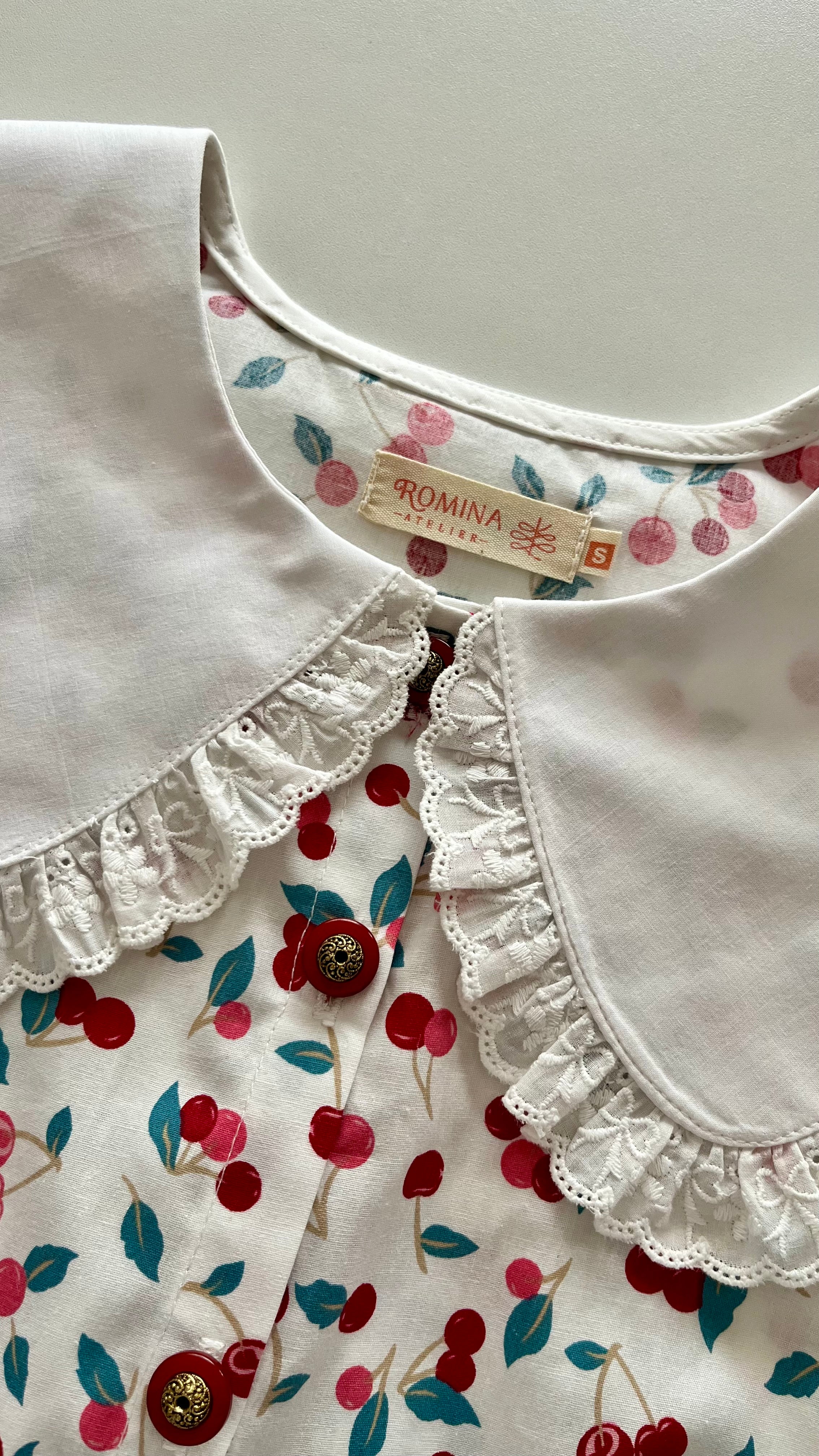 Blusa Anastasia estampado Cerezas